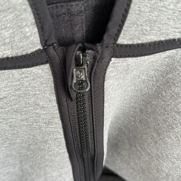 Lululemon Insculpt Vest Gray Hooded Reversible, size 10 - Picture 7 of 9
